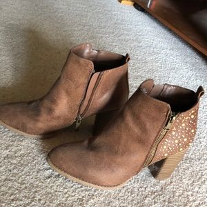 Super cute bling booties